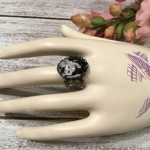 Audrey Hepburn Ring - Picture 4 of 7